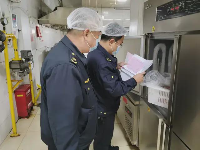 城区市场监管局开展全区学校食堂集中监督检查Long8国际平台登录入口感知山东 滨州滨(图2)