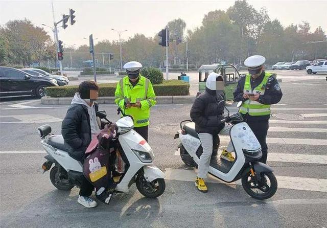 动车上路有“5不能”新要求别被罚了才知道龙8国际头号玩家2025年2月起执行电(图1)