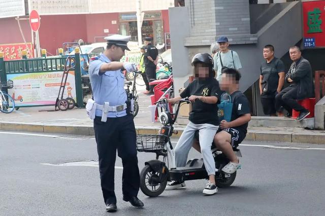动车上路有“5不能”新要求别被罚了才知道龙8国际头号玩家2025年2月起执行电(图2)