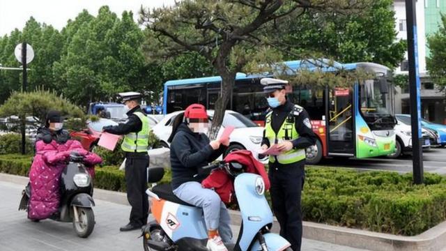 动车上路有“5不能”新要求别被罚了才知道龙8国际头号玩家2025年2月起执行电(图6)